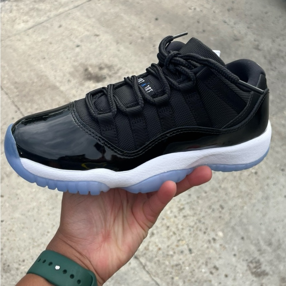Jordan 11 Retro Low "Black/Varsity Royal" Grade school Shoe released 5/18/2024